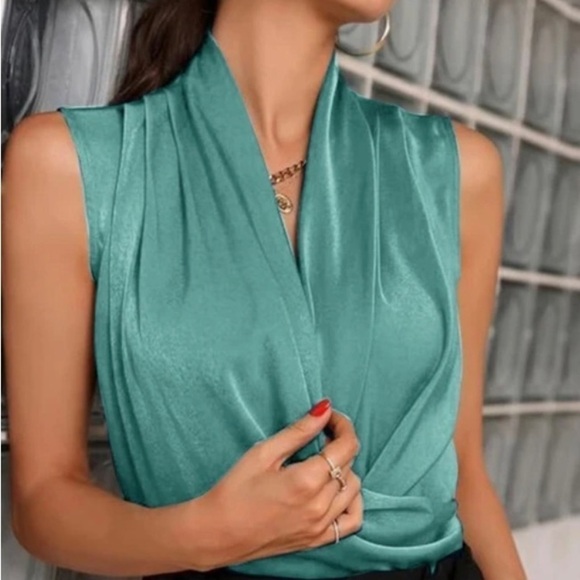 Women Sleeveless V-neck
Thin Silk like Camis Vests Tank size 8 - Picture 1 of 7